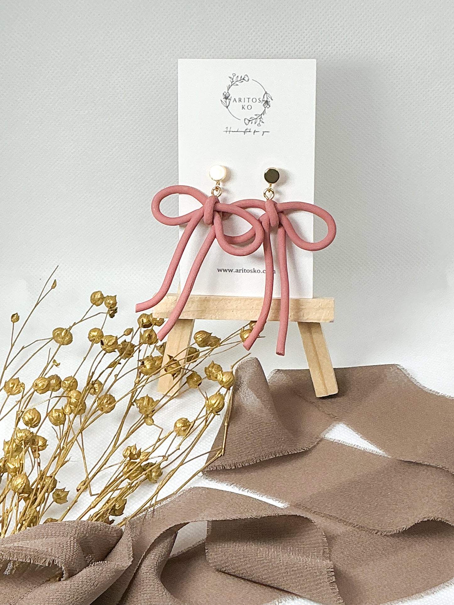 Knotted bows